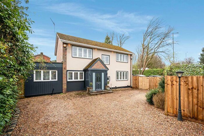 4 Bedroom Detached House For Sale In Chipstead Lane, Tadworth, KT20