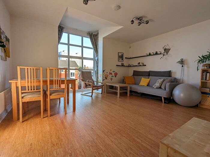 2 Bedroom Flat To Rent In Linen Court, Salford, Lancashire, M3