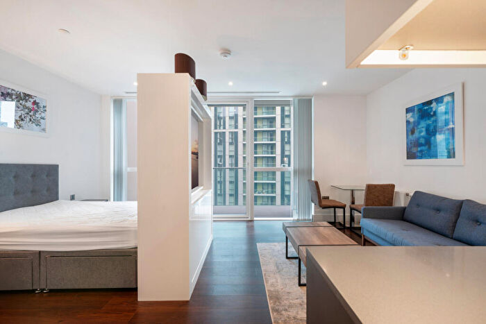 1 Bedroom Apartment To Rent In Maine Tower, . Canary Wharf, E14