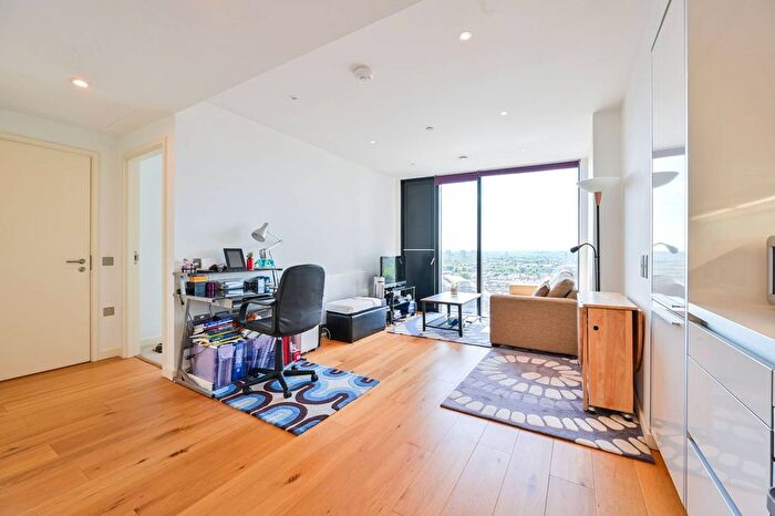 1 Bedroom Flat For Sale In Walworth Road, Elephant And Castle, London, SE1