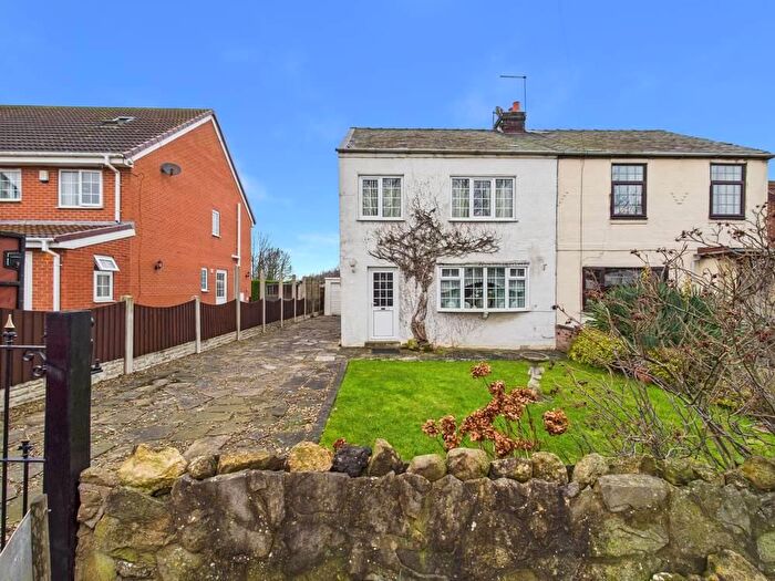 3 Bedroom Semi-Detached House For Sale In West Park Drive, Darrington, WF8