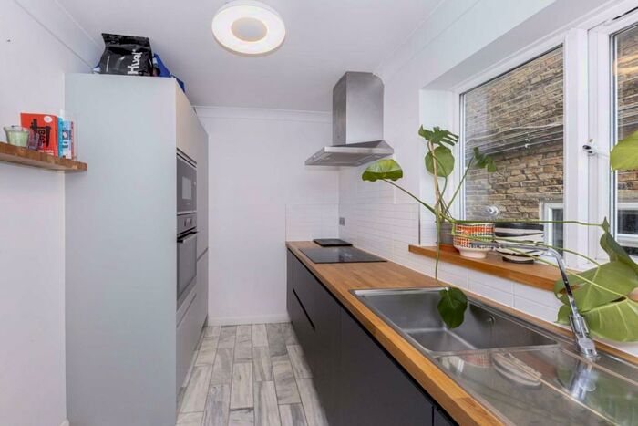 1 Bedroom Flat To Rent In Culverden Road, Balham, SW12