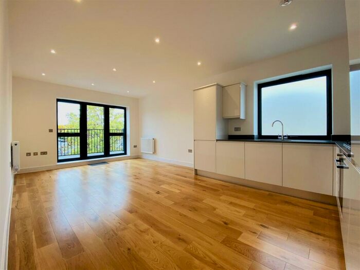 2 Bedroom Apartment To Rent In Enmore Road, London, SE25