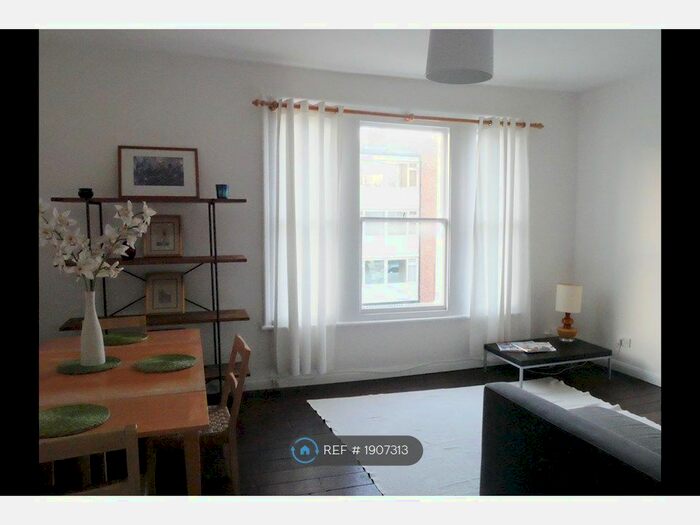 2 Bedroom Flat To Rent In Fernlea Road, London, SW12