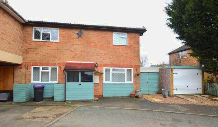 3 Bedroom Semi-Detached House To Rent In Three Bedrooms - Two Bathrooms - Two Receptions - Garage, NG33