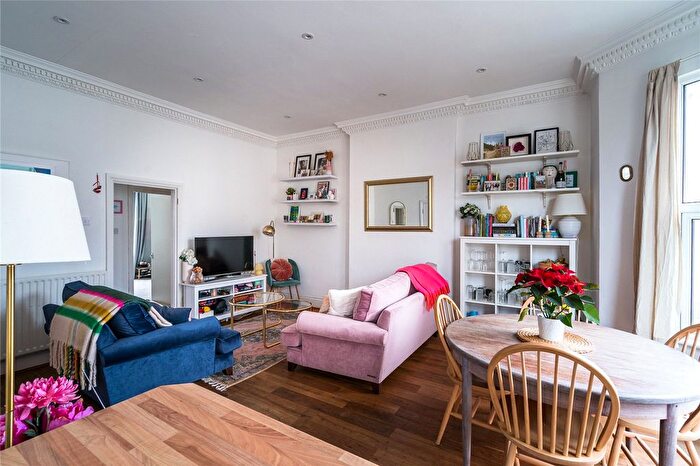 2 Bedroom Flat For Sale In Haycroft Road, London, SW2