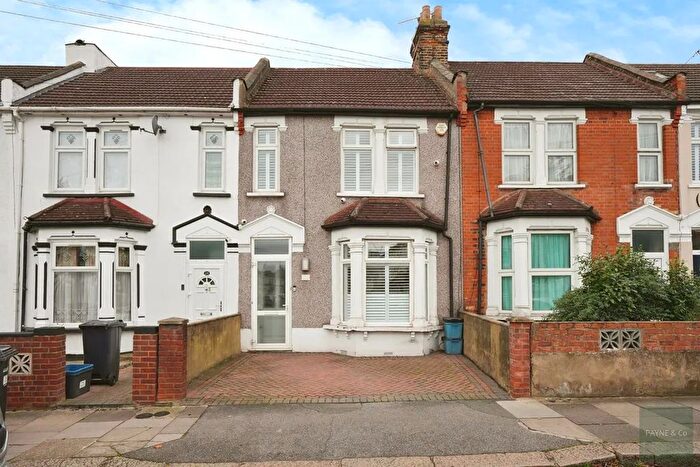 3 Bedroom Terraced House To Rent In Ilford, IG3