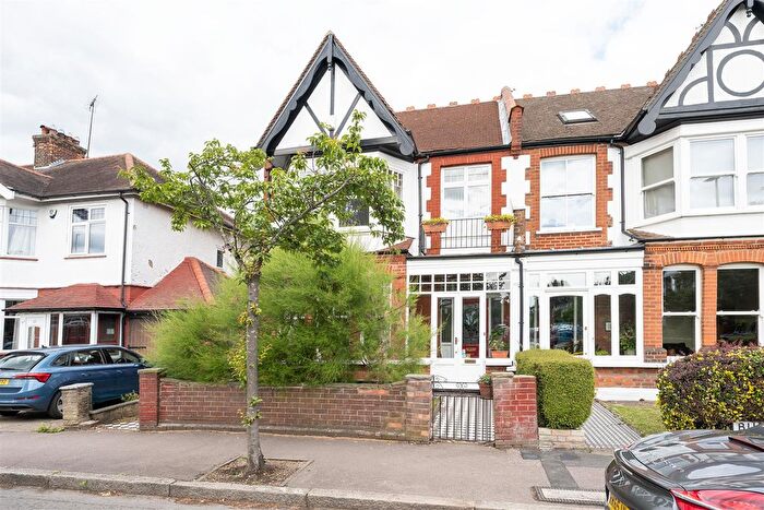 4 Bedroom Semi-Detached House For Sale In Buckingham Road, Wanstead, E11