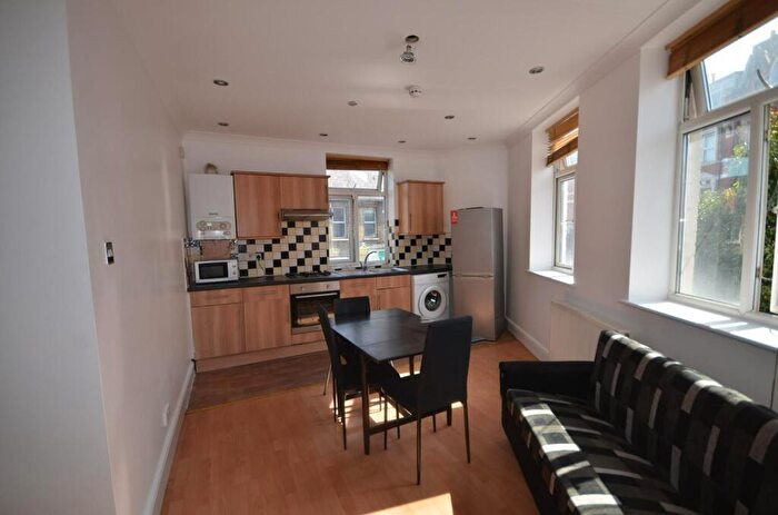 3 Bedroom Flat To Rent In High Road, London, NW10