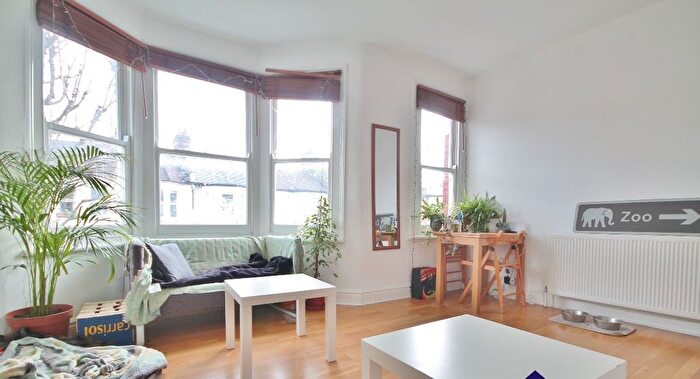 2 Bedroom Flat To Rent In Beresford Road, Haringey, London, N8
