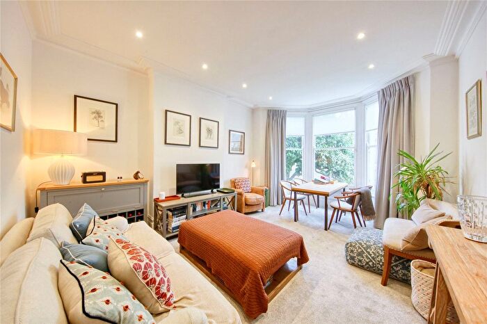 2 Bedroom Flat To Rent In Albert Mansions, SW11
