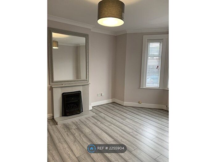 4 Bedroom Detached House To Rent In East Road, Kingston Upon Thames, KT2