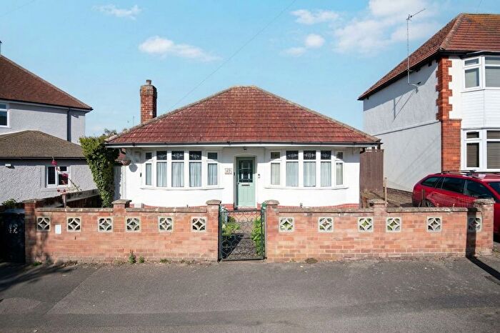 2 Bedroom Detached Bungalow For Sale In First Avenue, Wellingborough, NN8