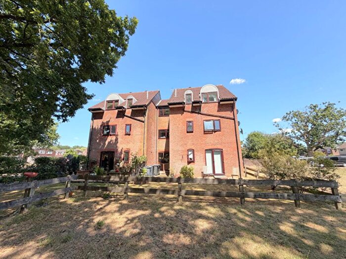 1 Bedroom Flat For Sale In Killicks, Cranleigh, GU6