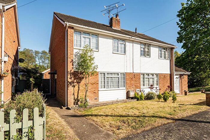 3 Bedroom Semi Detached House For Sale In Maple Gardens, Yateley, GU46