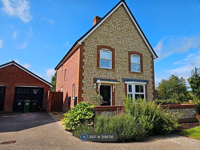 4 Bedroom Detached House To Rent In Weald Way, Petersfield, GU31
