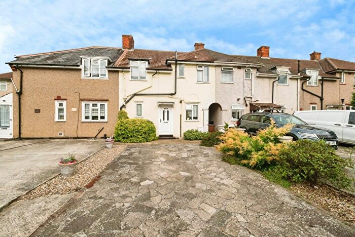 3 Bedroom Terraced House For Sale In Bennetts Castle Lane, Dagenham, Essex, RM8
