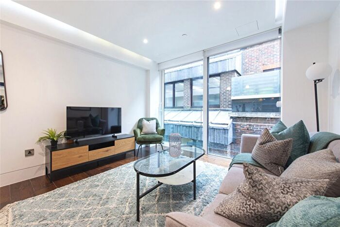 1 Bedroom Flat To Rent In Well Court, London, EC4M