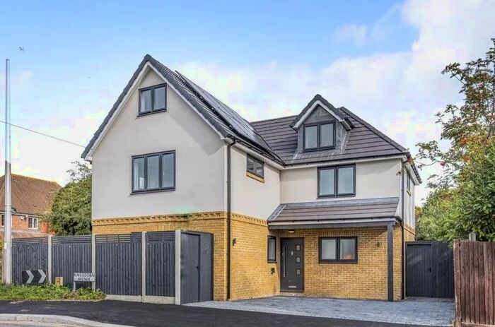 4 Bedroom Detached House To Rent In Kingsdown Avenue, South Croydon, CR2