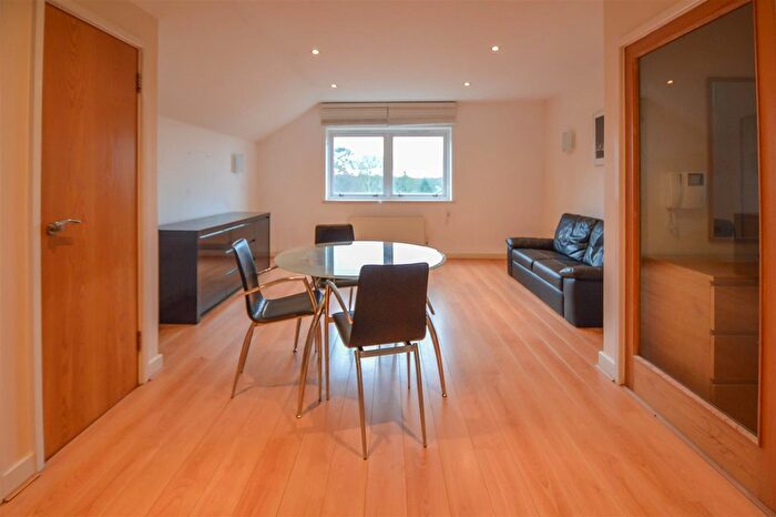 2 Bedroom Flat For Sale In Coptfold Road, Brentwood, CM14