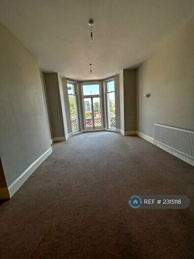 3 Bedroom Flat To Rent In Courtlands Place, Eastbourne, BN21