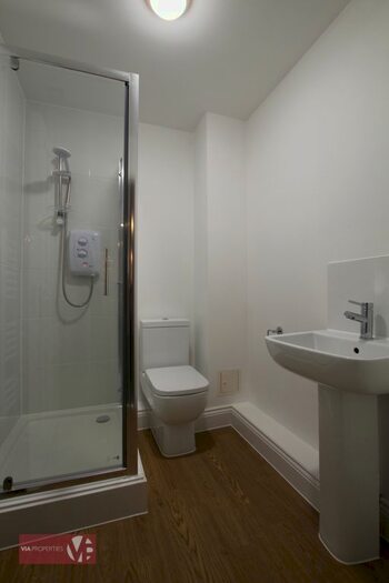 2 Bedroom Flat To Rent In Brewery Road, Hoddesdon, EN11