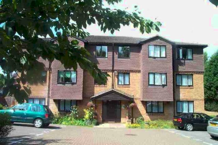 2 Bedroom Flat To Rent In Tylersfield, Abbots Langley, WD5