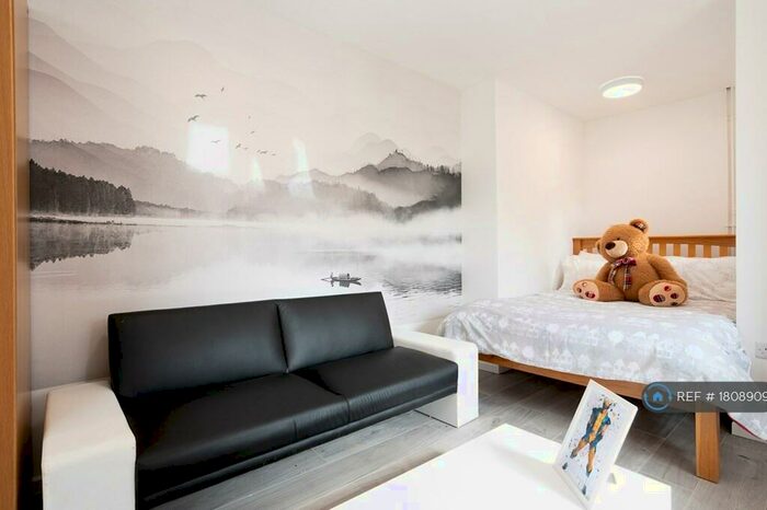 Studio To Rent In Turpyn Court, Cambridge, CB4