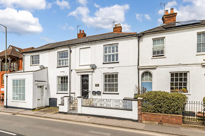 2 Bedroom Apartment To Rent In East Street, Farnham, Surrey, GU9