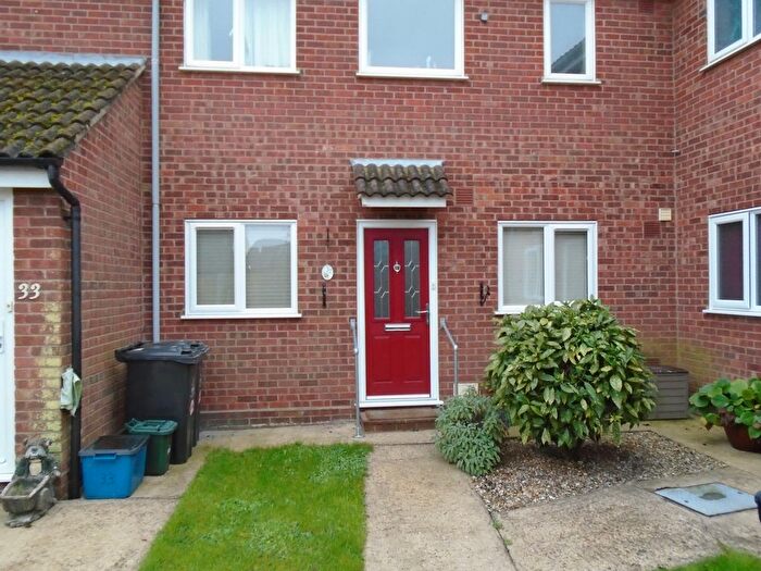 2 Bedroom Flat To Rent In Hunts Farm Close, CM9