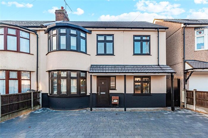 5 Bedroom End Of Terrace House For Sale In Brooklands Gardens, Hornchurch, RM11