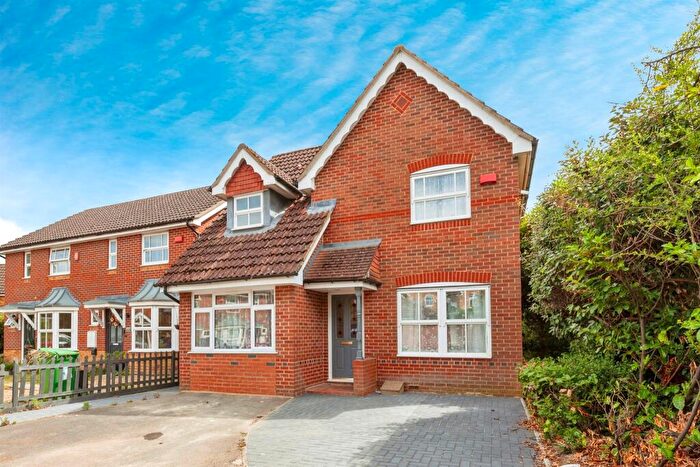 4 Bedroom Detached House For Sale In Moor Furlong, Slough, SL1