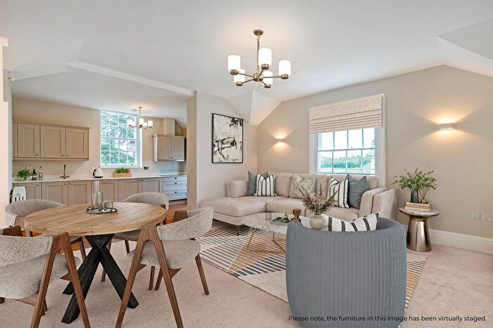 2 Bedroom Flat For Sale In Arden Lawn, Henley In Arden, Warwickshire, B95