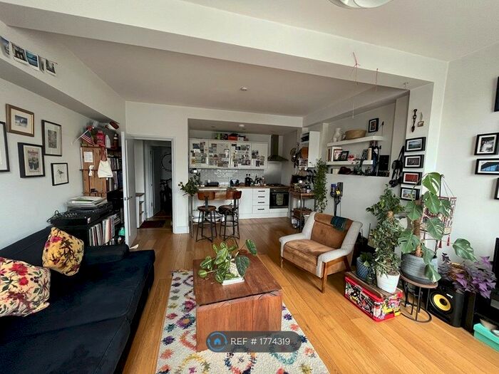 2 Bedroom Flat To Rent In Denmark Hill, London, SE5