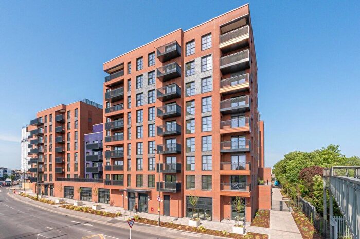 1 Bedroom Flat To Rent In Burlington Road, London, KT3