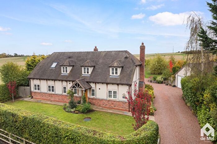 4 Bedroom Detached House For Sale In The Bight, Charlton, WR10