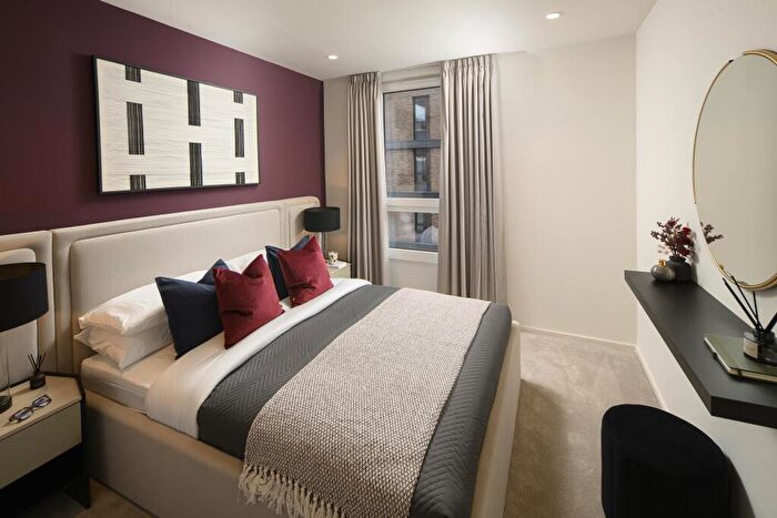 1 Bedroom Apartment For Sale In Heron Wharf, Leven Road, London, E14