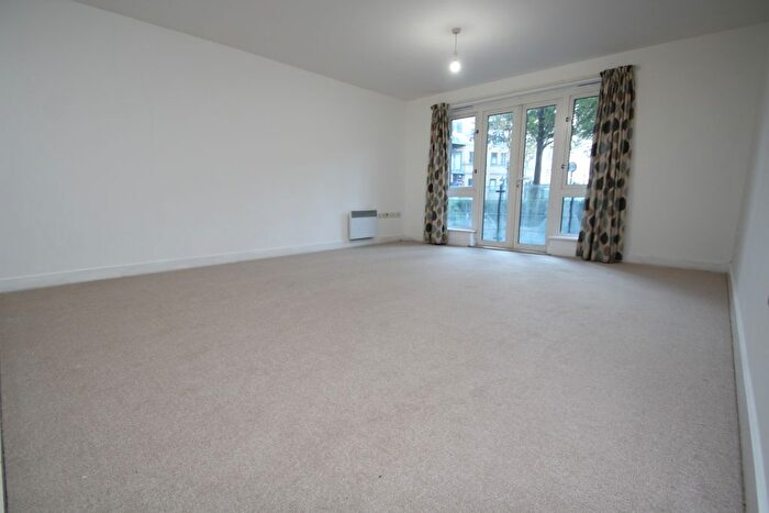 2 Bedroom Flat To Rent In Park Lane, Croydon, CR0