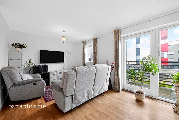 2 Bedroom Flat For Sale In Ruby Way, London, NW9