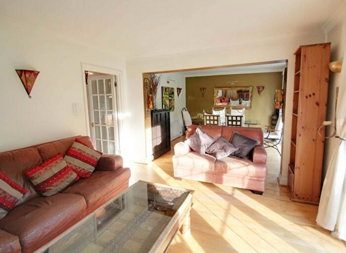 2 Bedroom Flat To Rent In Augustus Court, London, Southfields, SW19