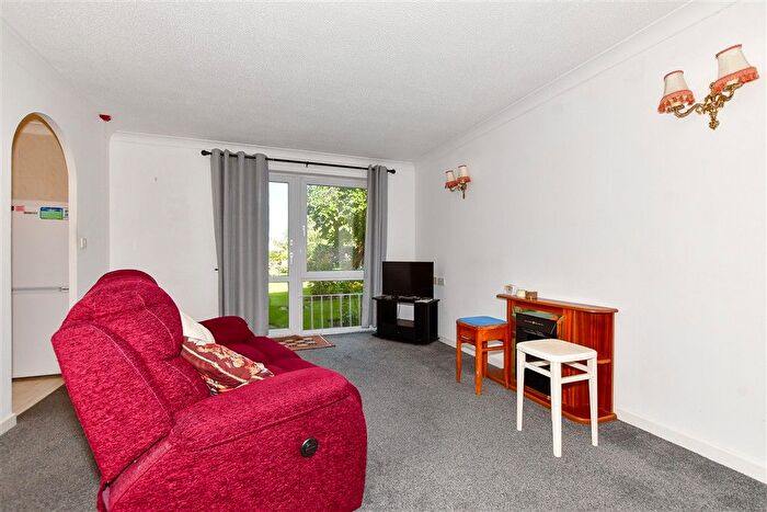1 Bedroom Flat For Sale In Hunting Gate, Birchington, Kent, CT7