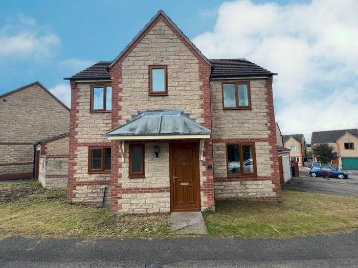 3 Bedroom Detached House To Rent In Saddletree View, Mastin Moor, Chesterfield, S43
