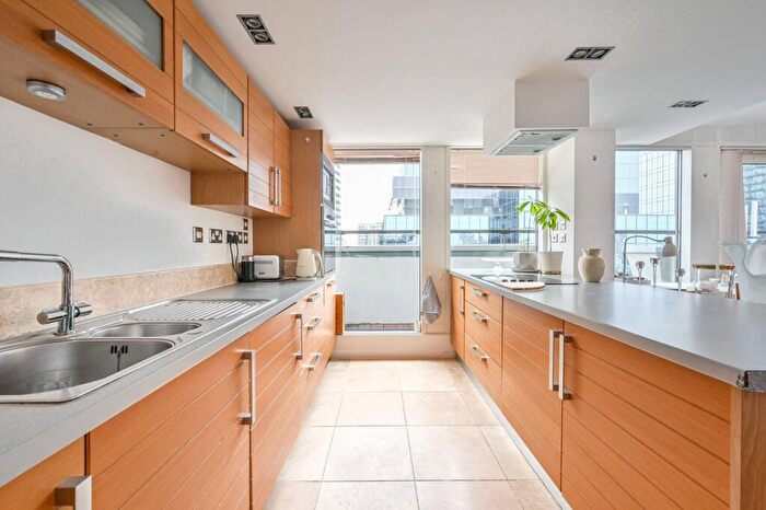 2 Bedroom Flat For Sale In City Tower, Canary Wharf, London, E14