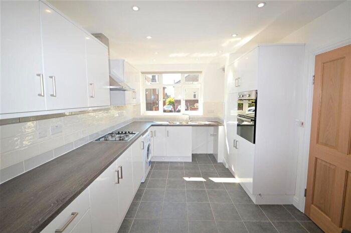 2 Bedroom Flat To Rent In Kingswood Road, London, IG3