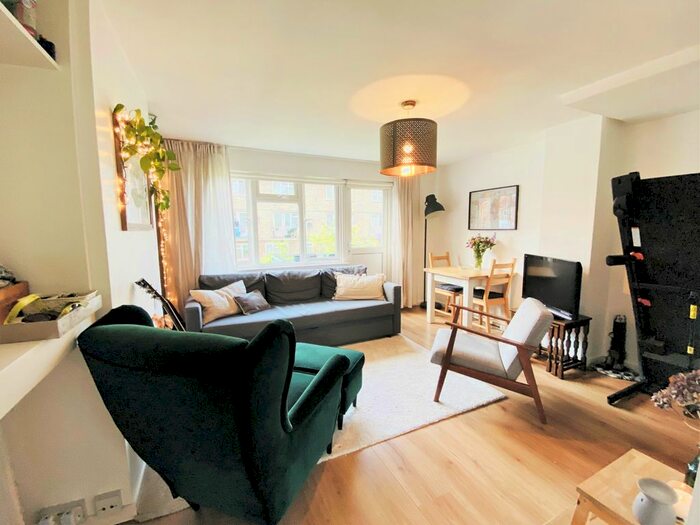 2 Bedroom Flat To Rent In Lancaster Road, New Barnet, EN4