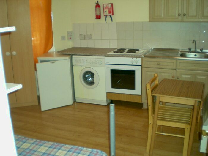 Studio To Rent In Dongola Road, London, N17
