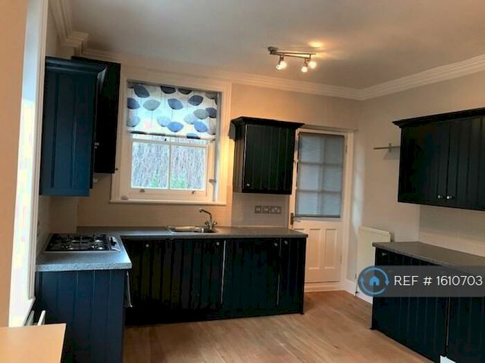 2 Bedroom Flat To Rent In Arundel Terrace, London, SW13