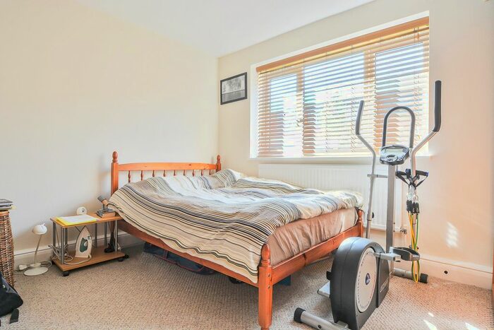 1 Bedroom Flat To Rent In Moreton Close, London, N15