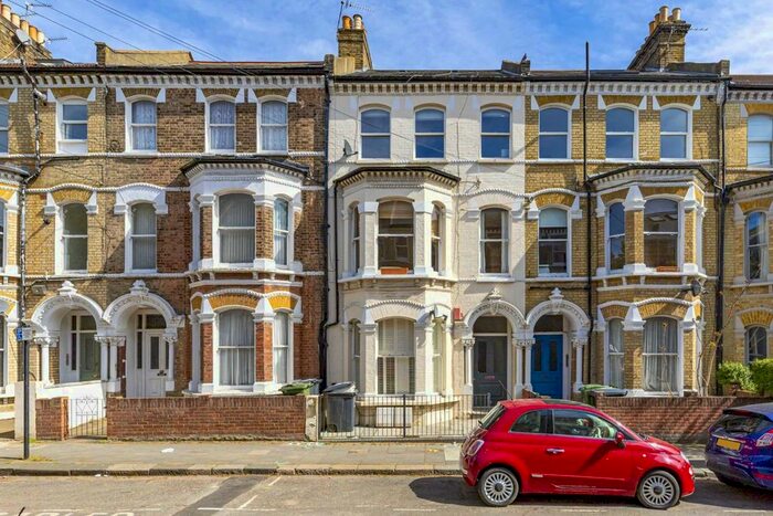 2 Bedroom Flat To Rent In St. Luke's Avenue, London, SW4