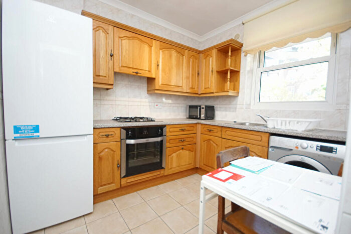 3 Bedroom Apartment To Rent In Camden Park Road, Camden, NW1